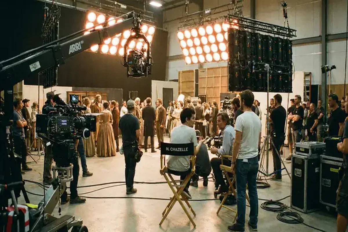 黄色仓库专业影视拍摄现场实景