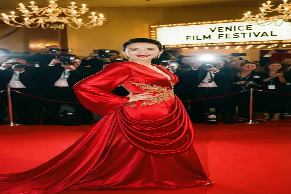 黄色仓库与国际知名女演员合作红毯照片